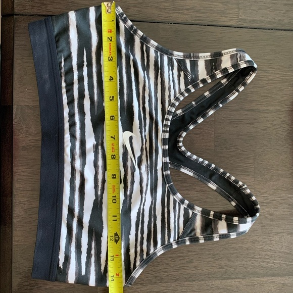 Black and white Nike sports top - Picture 8 of 8